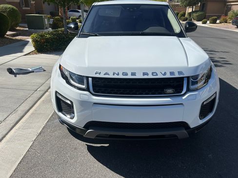 Used 2018 Land Rover Range Rover Evoque SE Premium image 4
