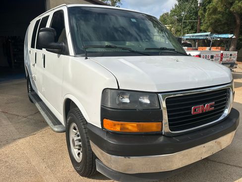 Used 2017 GMC Savana 2500 image 9