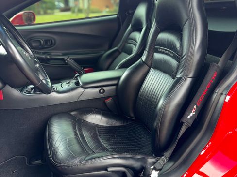 Used 2004 Chevrolet Corvette Coupe w/ Preferred Equipment Group image 12