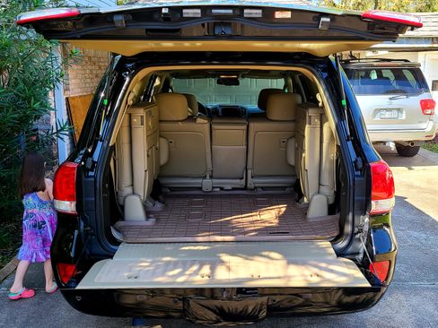 Used 2011 Toyota Land Cruiser w/ Upgrade Pkg image 12