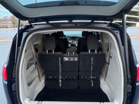 Used 2018 Chrysler Pacifica Touring Plus w/ Tire & Wheel Group image 12