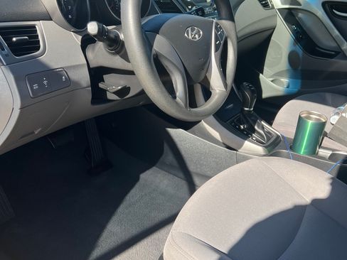 Used 2016 Hyundai Elantra SE image 17