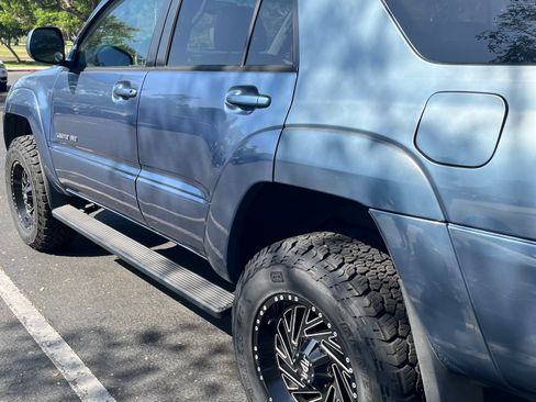 Used 2005 Toyota 4Runner Limited w/ Preferred Accessory Pkg AWD/4WD image 6