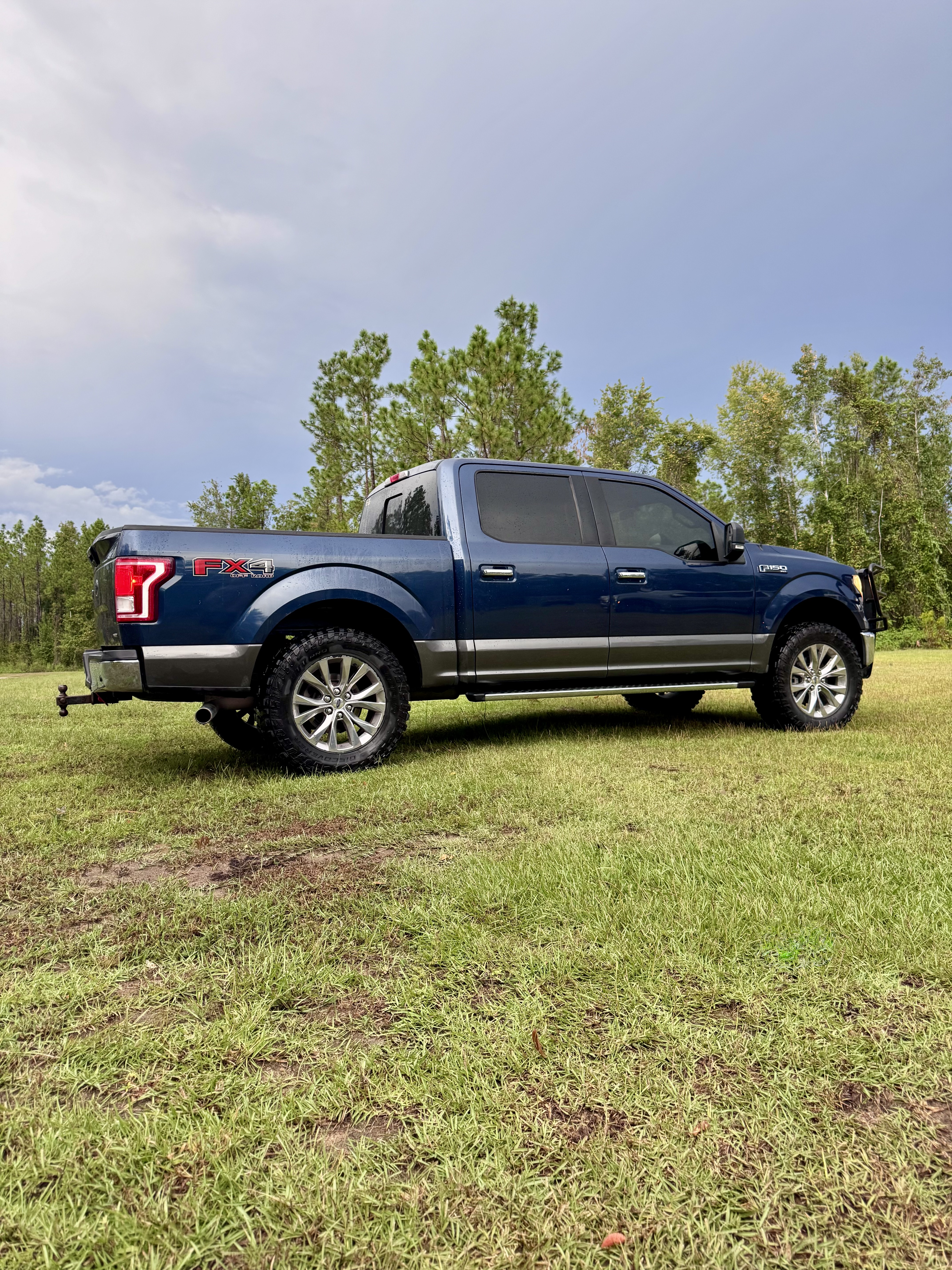 Used 2015 Ford F150 XLT w/ Equipment Group 302A Luxury AWD/4WD image 10
