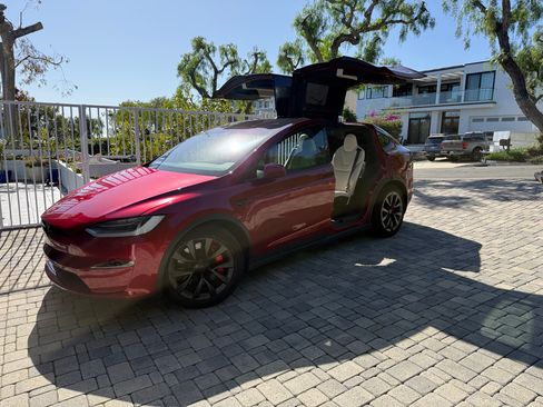 Used 2023 Tesla Model X Plaid image 1