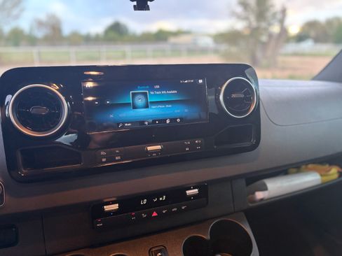 Used 2021 Mercedes-Benz Sprinter 1500 image 14