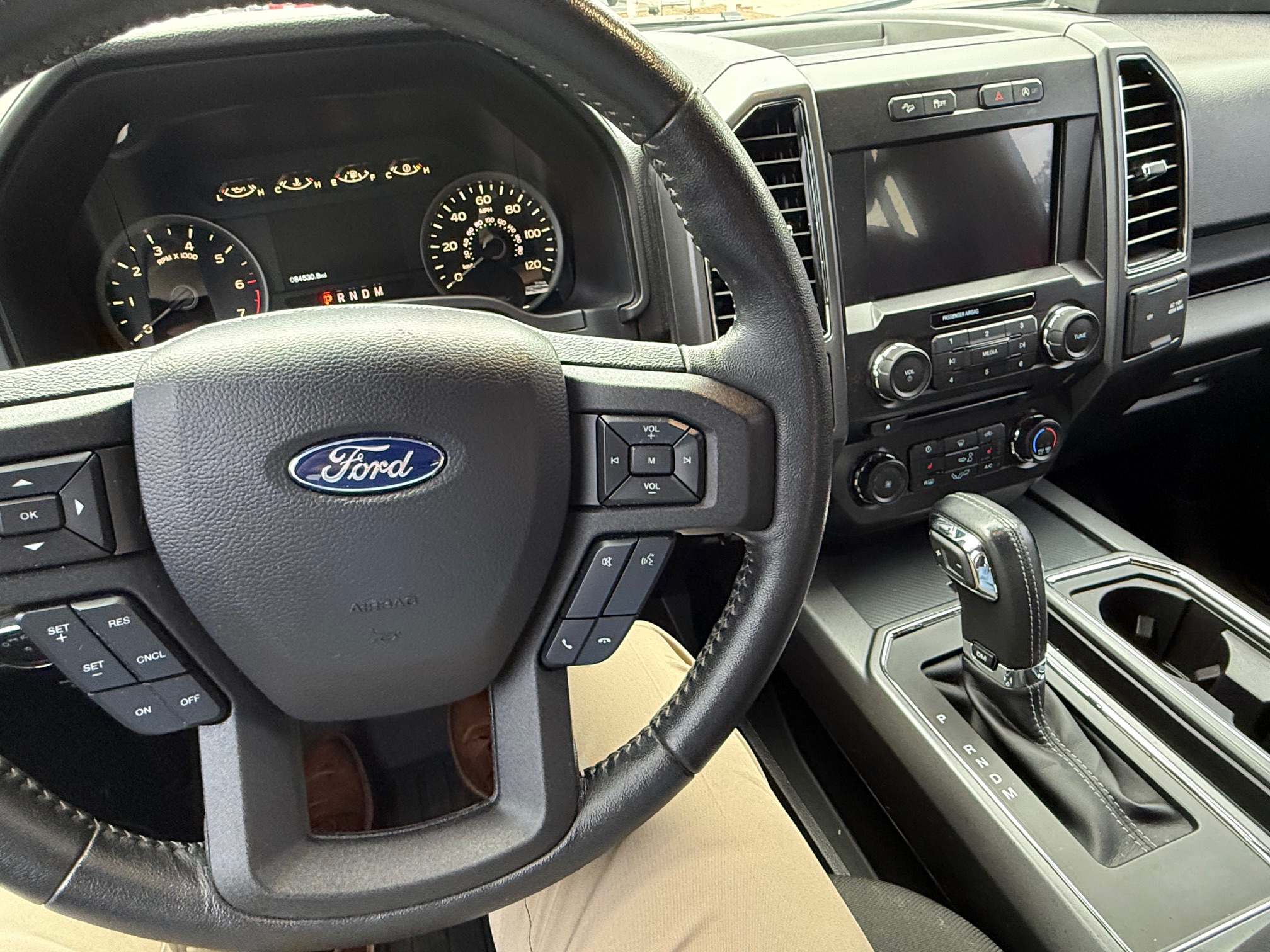 Used 2018 Ford F150 XLT w/ Equipment Group 302A Luxury AWD/4WD image 14