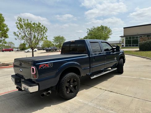 Used 2014 Ford F250 Lariat w/ Lariat Interior Package image 6