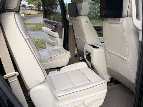 Used 2021 GMC Yukon Denali w/ Denali Premium Package image 20