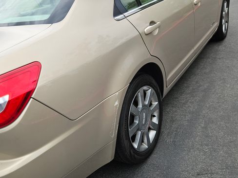 Used 2006 Lincoln Zephyr image 5