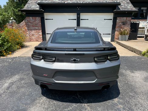 Used 2020 Chevrolet Camaro SS RWD image 5