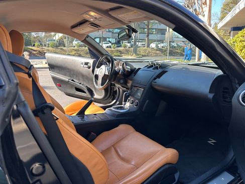 Used 2004 Nissan 350Z Touring w/ Cargo Convenience Pkg image 2