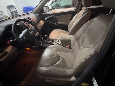 Used 2012 Toyota RAV4 Limited image 5