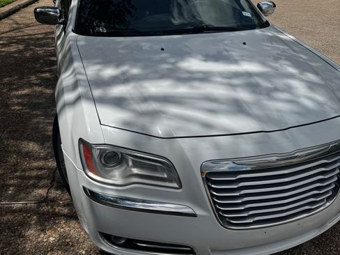 Used 2013 Chrysler 300 C RWD image 5