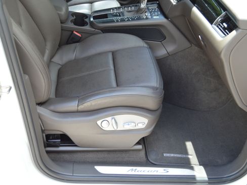 Used 2016 Porsche Macan S image 10