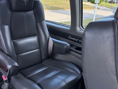 Used 2017 Chevrolet Express 2500 RWD image 12