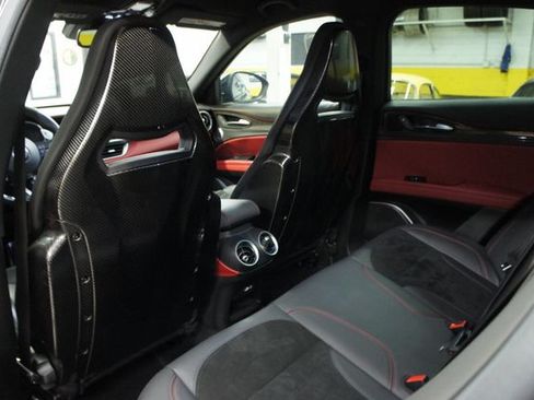 Used 2018 Alfa Romeo Stelvio Quadrifoglio image 5