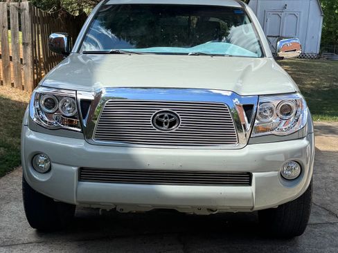 Used 2008 Toyota Tacoma PreRunner image 1