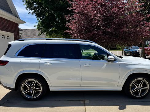 Used 2024 Mercedes-Benz GLS 450 4MATIC image 11
