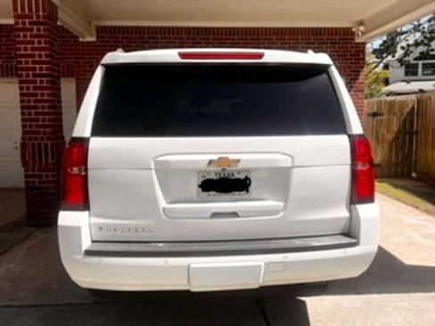 Used 2020 Chevrolet Suburban LT w/ Luxury Package image 6