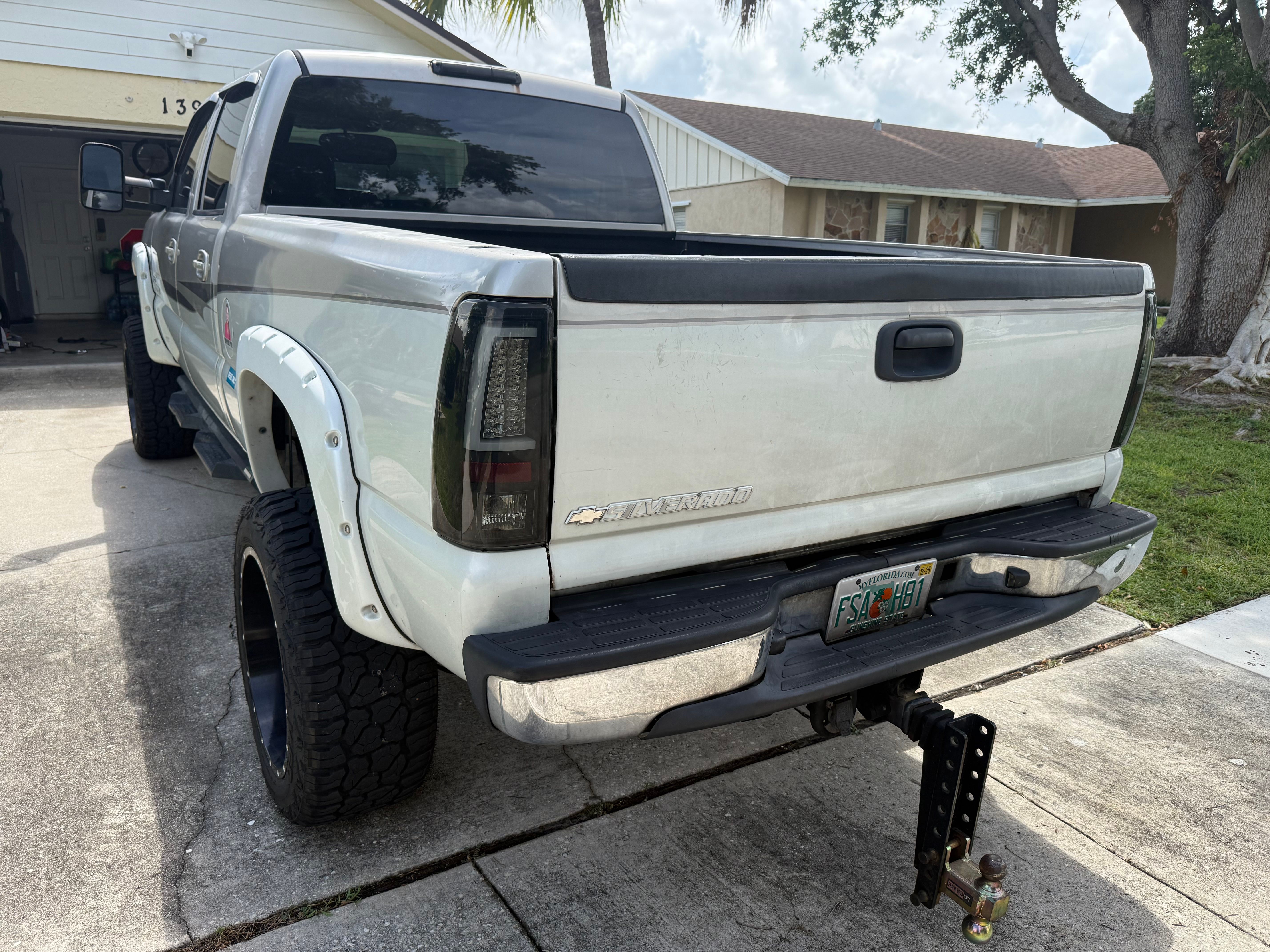 Used 2007 Chevrolet Silverado 2500 LT w/ Heavy-Duty Power Package AWD/4WD image 4