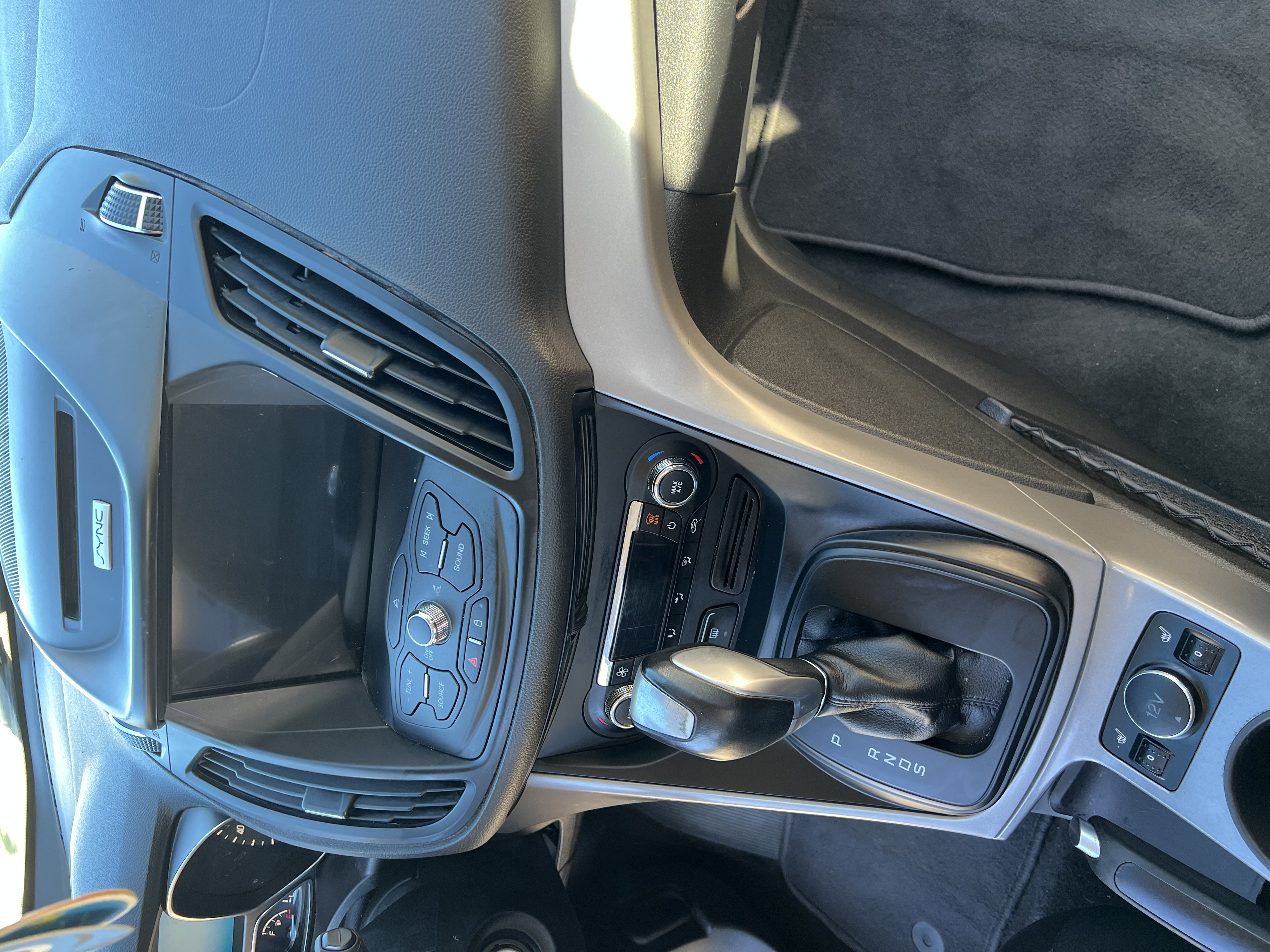 Used 2016 Ford Escape SE w/ SE Leather Comfort Package FWD image 2