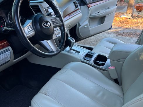 Used 2011 Subaru Outback 2.5i Limited w/ PWR Moonroof Pkg image 25