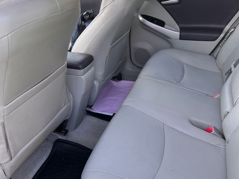 Used 2010 Toyota Prius Five image 2