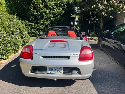 Used 2000 Toyota MR2 image 9