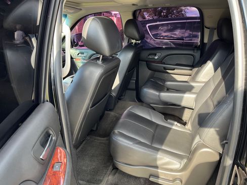 Used 2013 GMC Yukon XL SLT w/ SLT-2 Equipment Package image 10