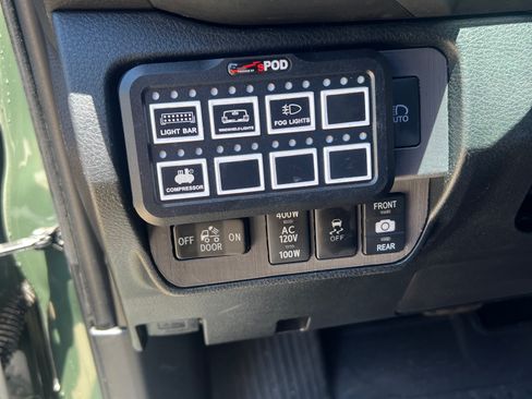 Used 2021 Toyota Tacoma TRD Off-Road w/ TRD Premium Off Road Package AWD/4WD image 16