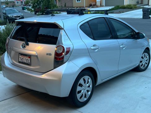 Used 2014 Toyota Prius C One image 5