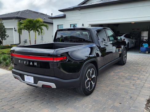 Used 2022 Rivian R1T Adventure image 4