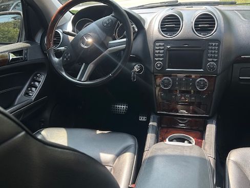 Used 2010 Mercedes-Benz GL 450 4MATIC image 9