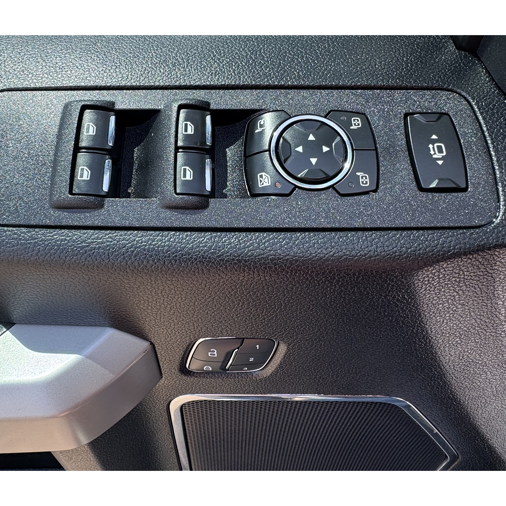 Used 2017 Ford F250 Lariat w/ Lariat Ultimate Package AWD/4WD image 18