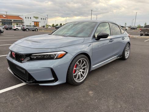 Used 2025 Honda Civic Type R image 1