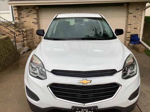 Used 2017 Chevrolet Equinox LS FWD image 1