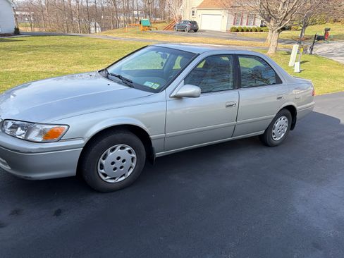 Used 2000 Toyota Camry CE image 2
