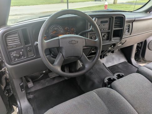 Used 2005 Chevrolet Silverado 1500 W/T image 9