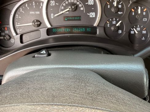 Used 2004 Cadillac Escalade 2WD image 6