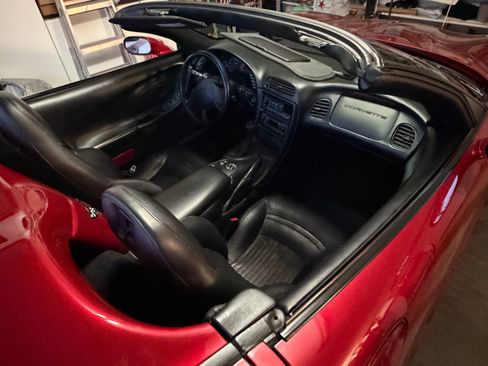 Used 2000 Chevrolet Corvette Convertible w/ Memory Pkg RWD image 15