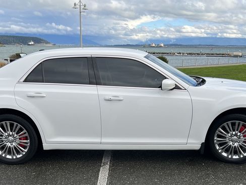 Used 2014 Chrysler 300 Sedan 4D w/ Driver Convenience Group image 4