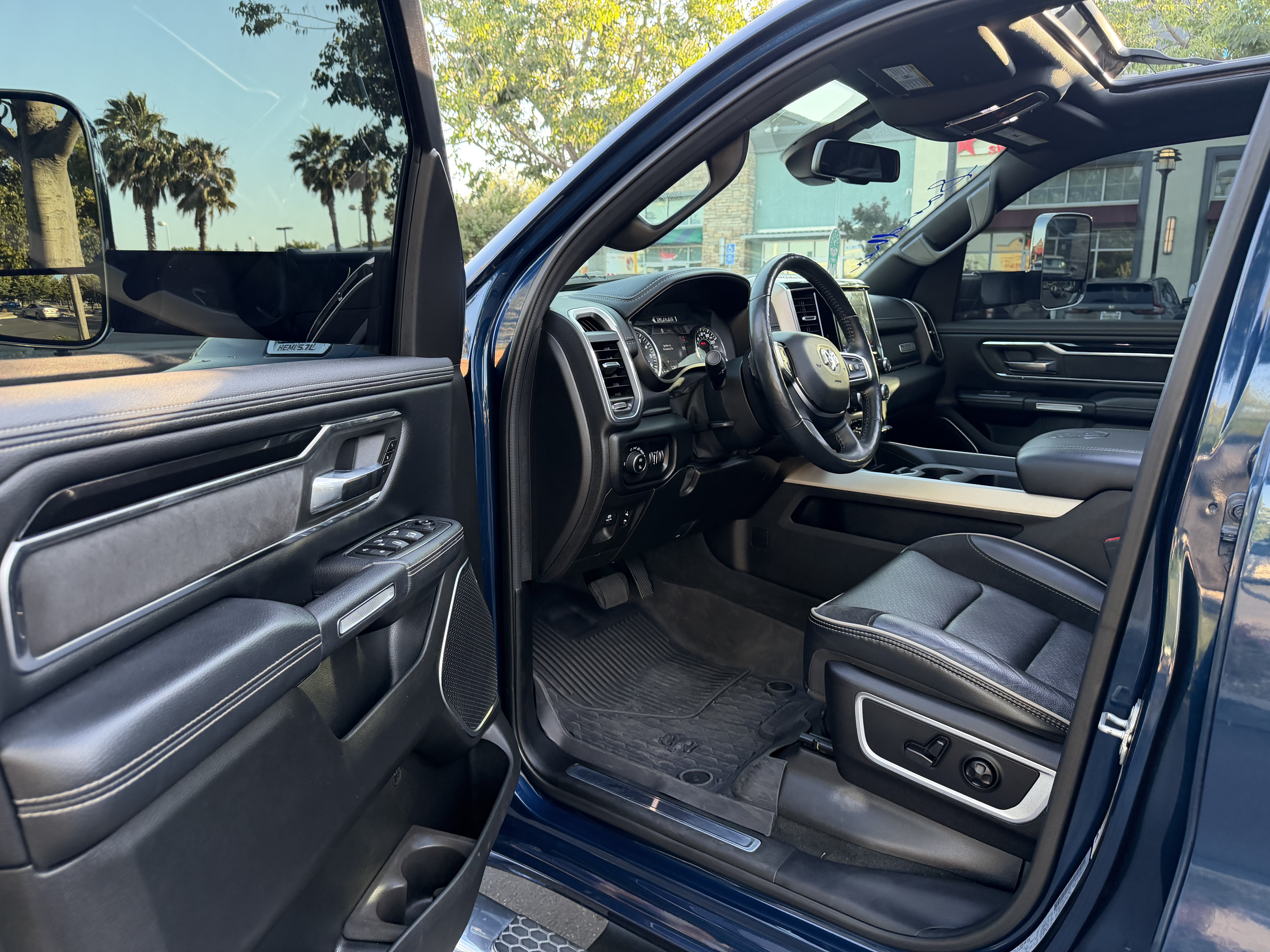 Used 2019 RAM 1500 Laramie w/ Sport Appearance Package AWD/4WD image 12