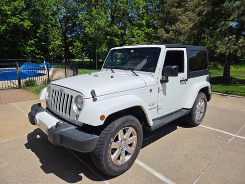 Used 2016 Jeep Wrangler Sahara w/ Dual Top Group AWD/4WD image 1