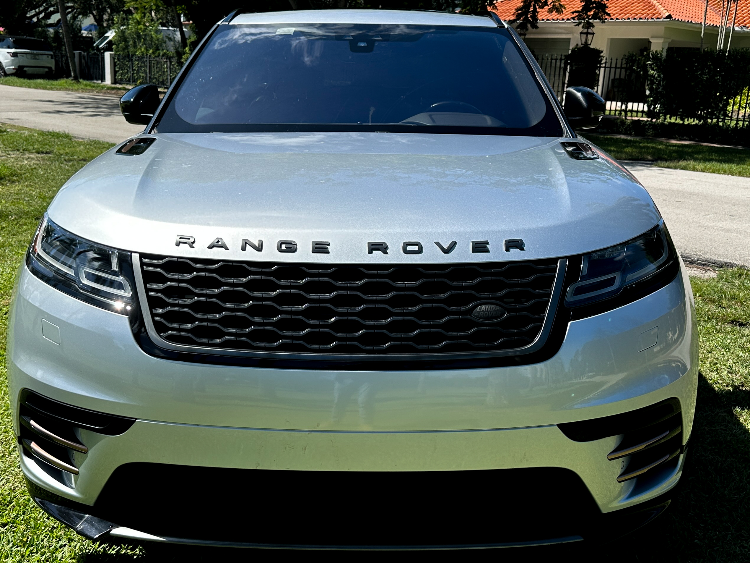 Used 2018 Land Rover Range Rover Velar R-Dynamic SE AWD/4WD image 1