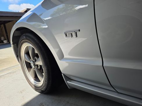 Used 2005 Ford Mustang GT Premium image 18