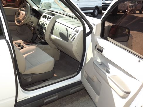 Used 2010 Ford Escape XLT AWD/4WD image 9