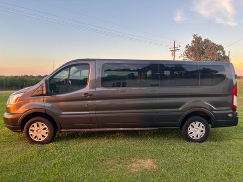 Used 2016 Ford Transit 350 XLT RWD image 5