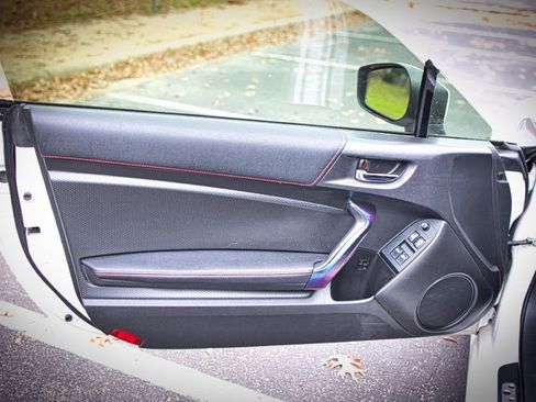 Used 2013 Subaru BRZ Premium image 2