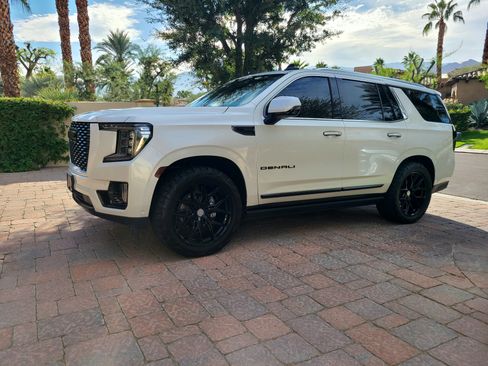 Used 2023 GMC Yukon Denali Ultimate image 2
